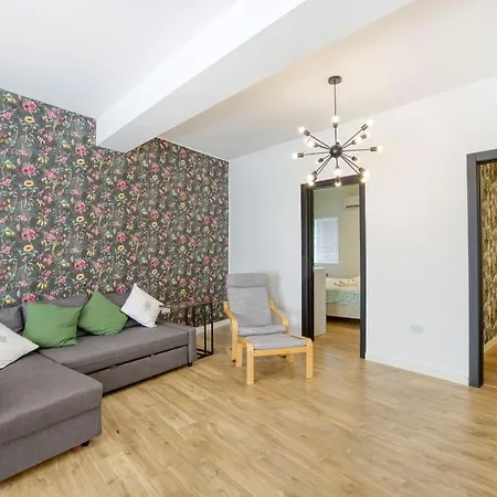 Designer Finished Apt With Private Balcony & Views By 360 Estates Apartment *